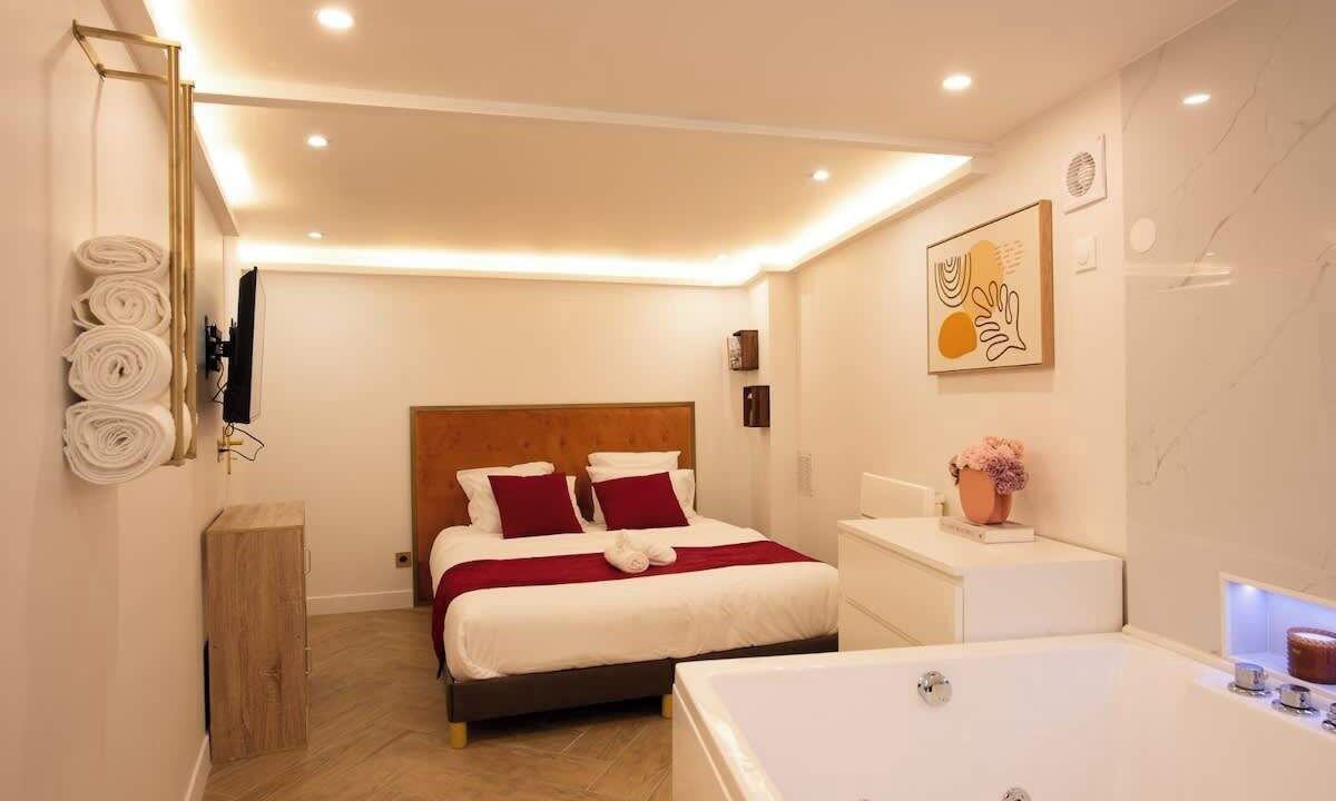 Photo of Bedroom in Pere Lachaise