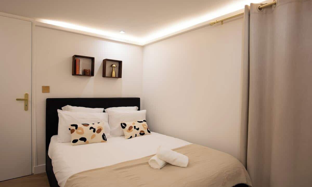 Photo of Bedroom in Pere Lachaise