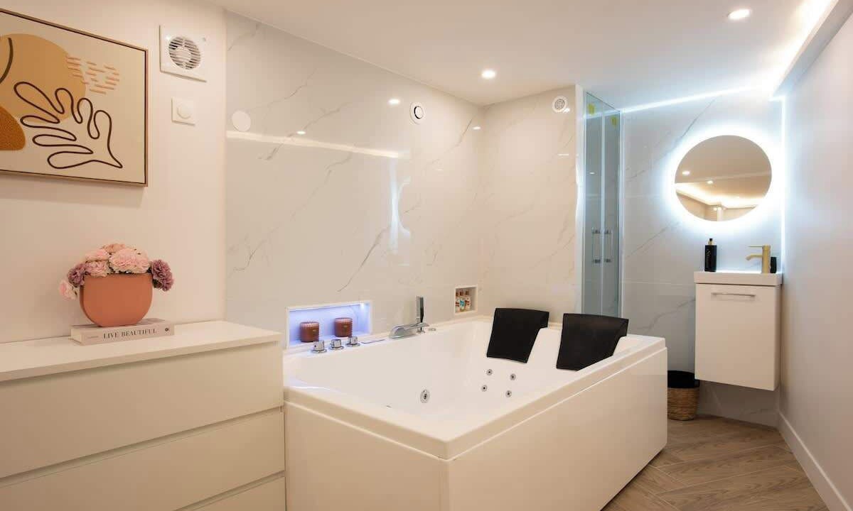 Photo of Bathroom in Pere Lachaise