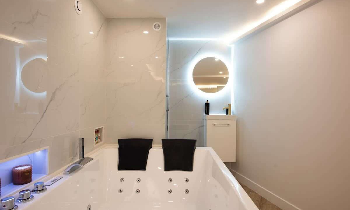 Photo of Bathroom in Pere Lachaise