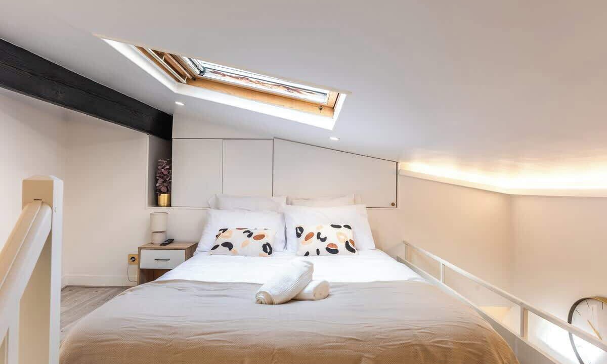 Photo of Bedroom in Pere Lachaise