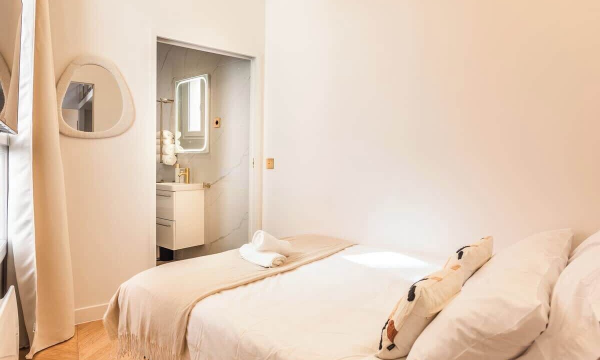 Photo of Bedroom in Pere Lachaise