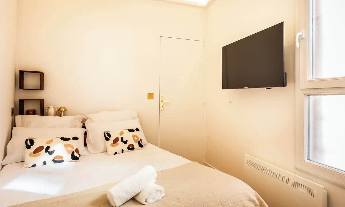 Photo of Bedroom in Pere Lachaise