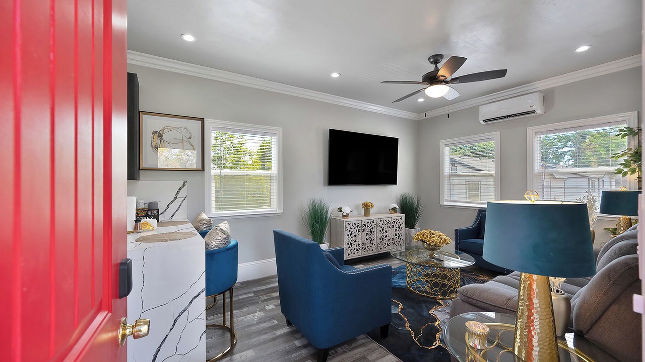 Photo of Livingroom in North Oak Park