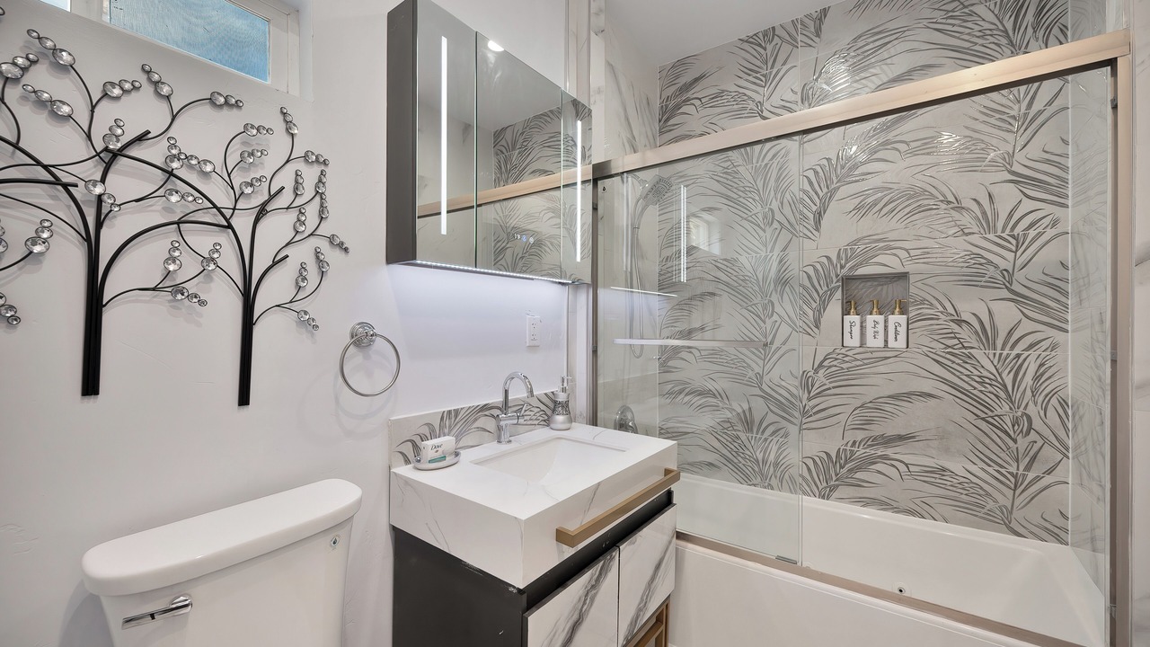 Photo of Bathroom in North Oak Park