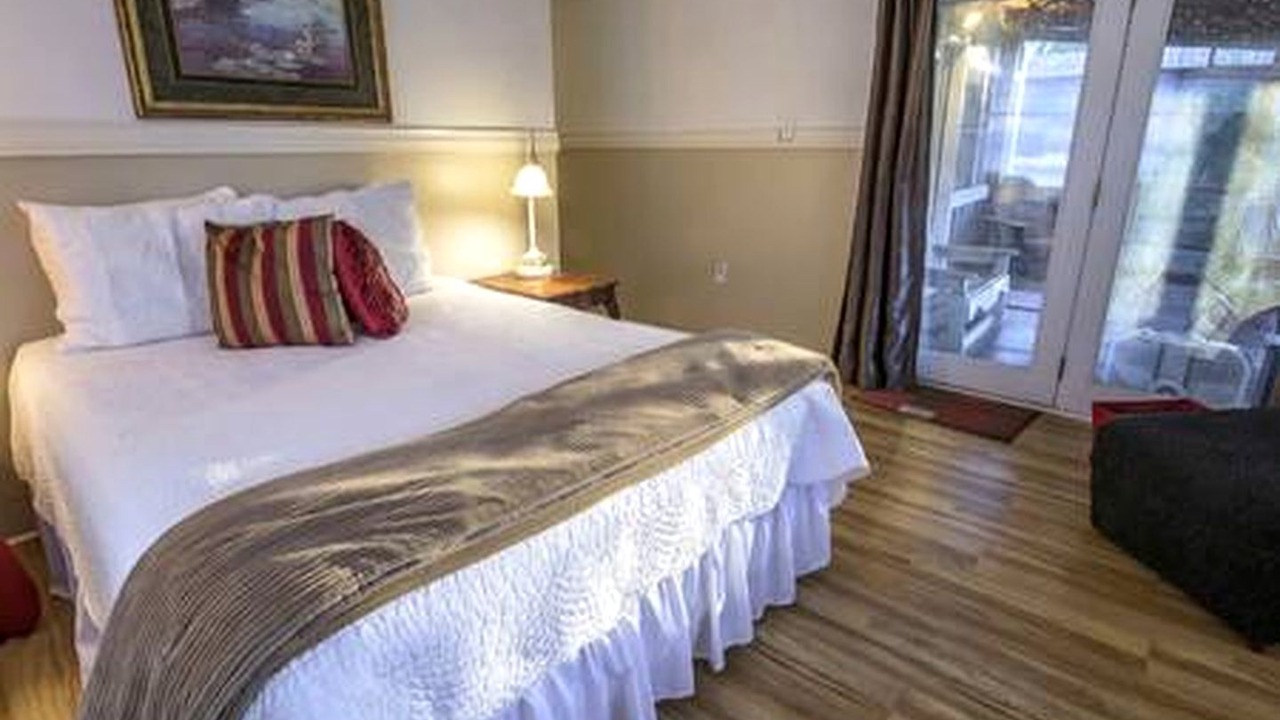 Photo of Bedroom in Karnack