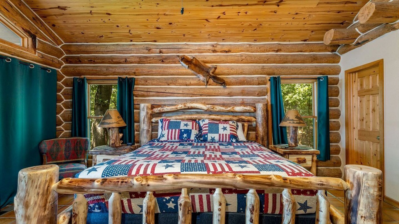 Photo of Bedroom in Mayes County
