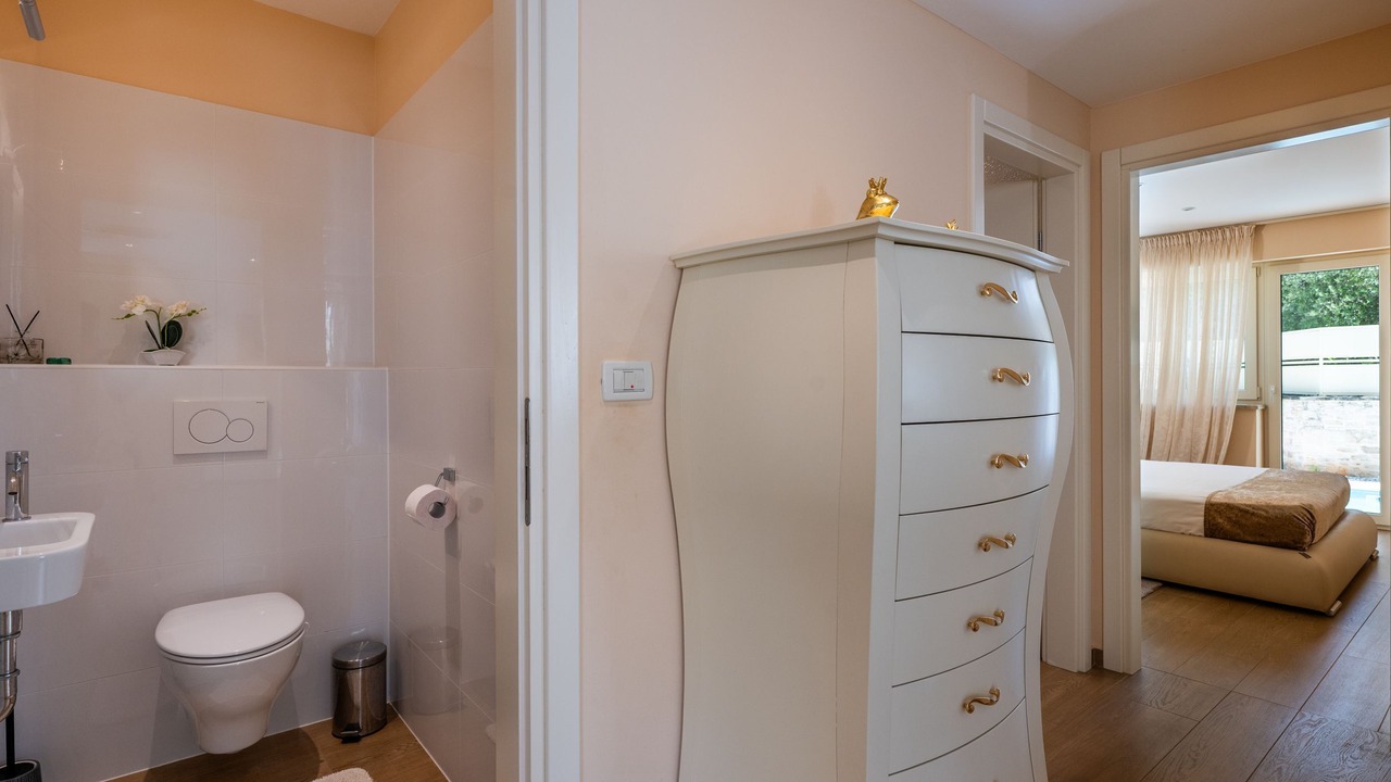 Photo of Bathroom in Tar