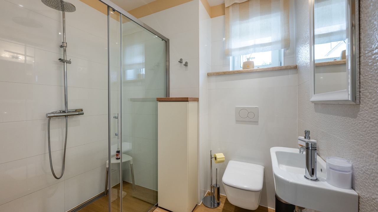 Photo of Bathroom in Tar