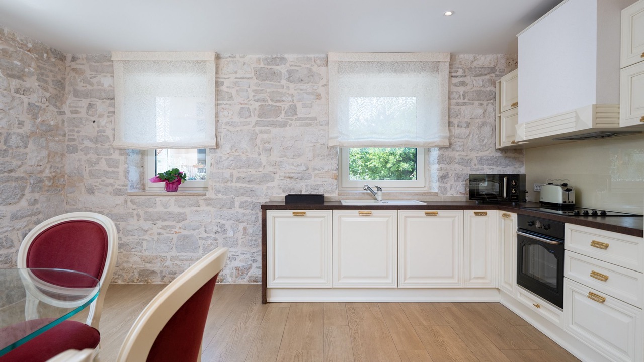 Photo of Kitchen in Tar