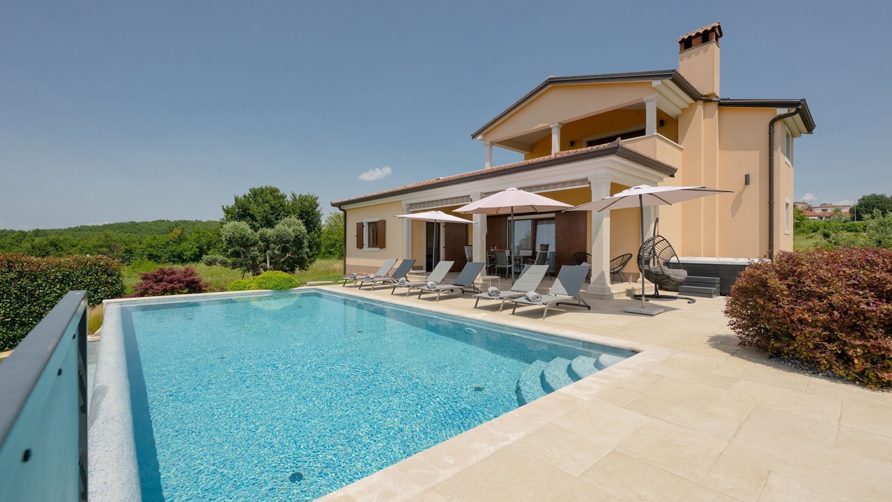 Photo of Outdoor in Farini