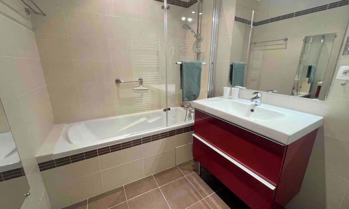 Photo of Bathroom in Hotel de Ville - Quinconces