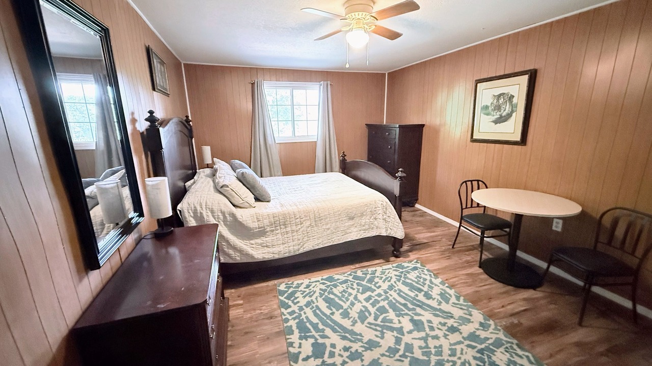 Photo of Bedroom in Mammoth Spring