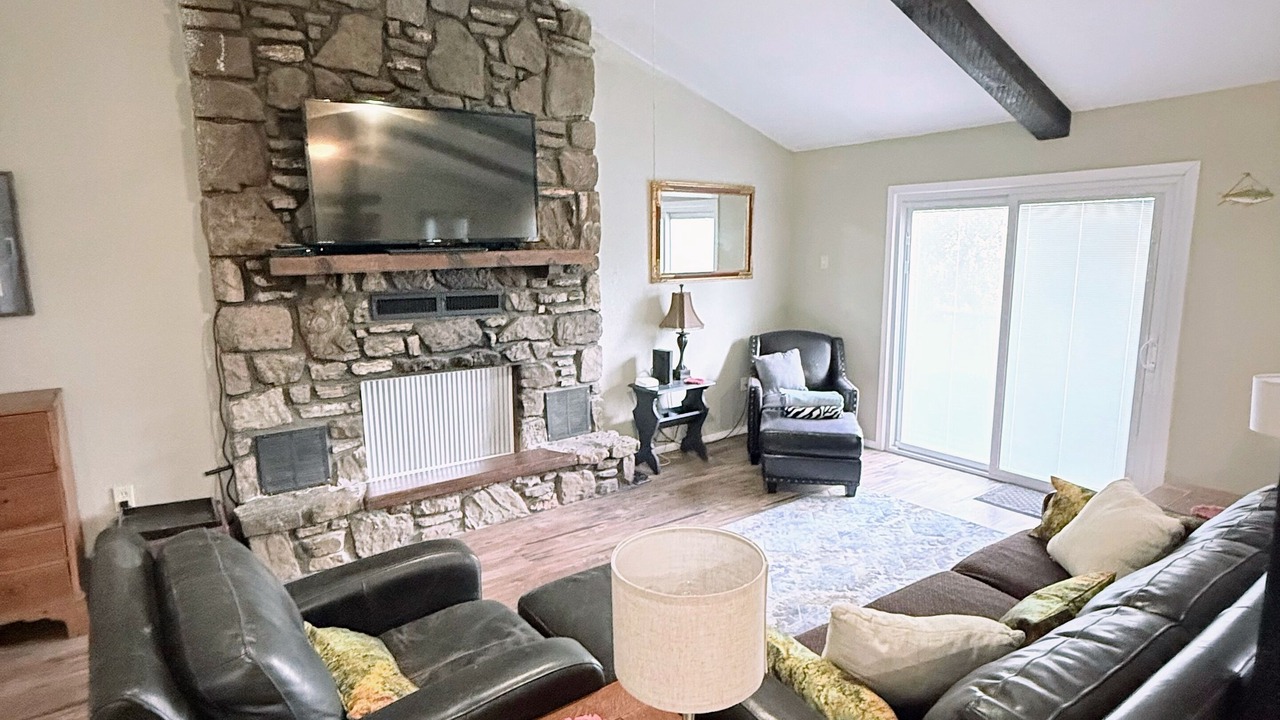 Photo of Livingroom in Mammoth Spring