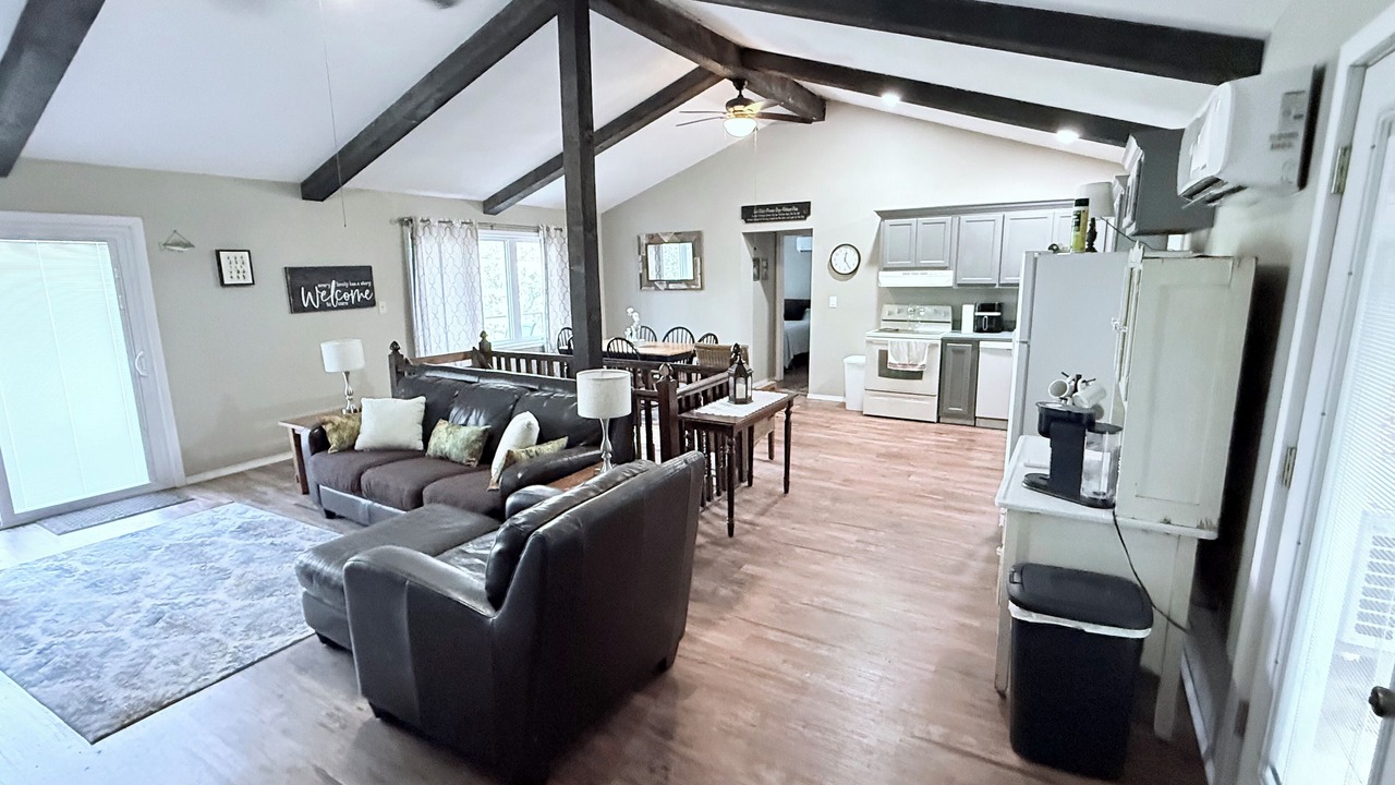 Photo of Livingroom in Mammoth Spring