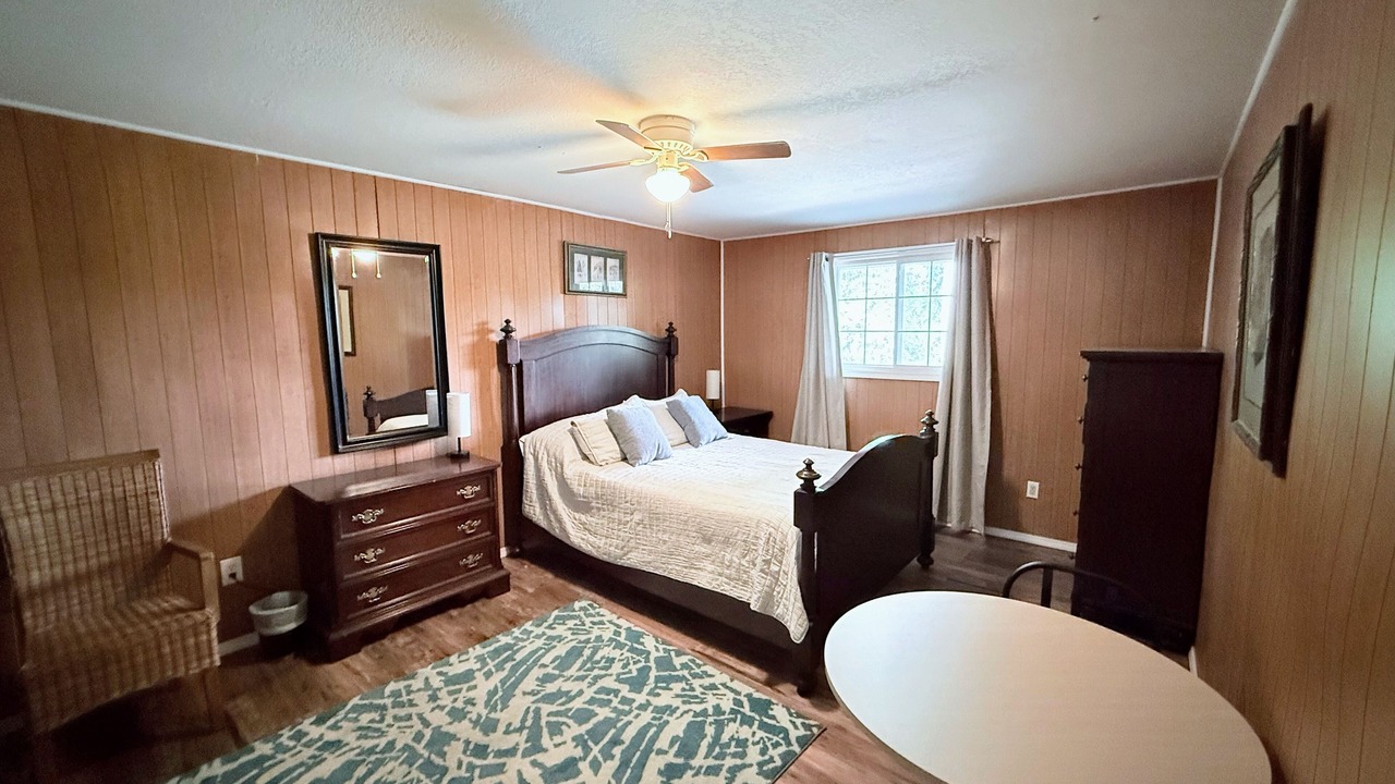 Photo of Bedroom in Mammoth Spring