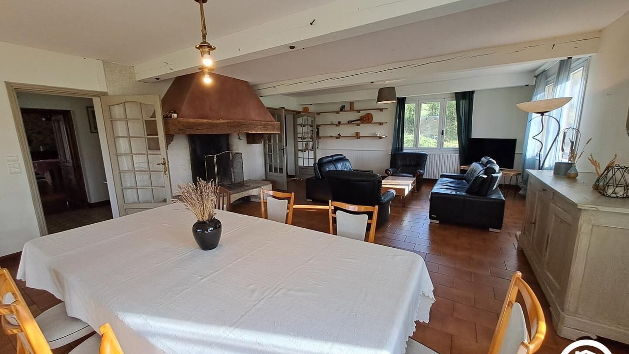 Photo of Others in Burlats