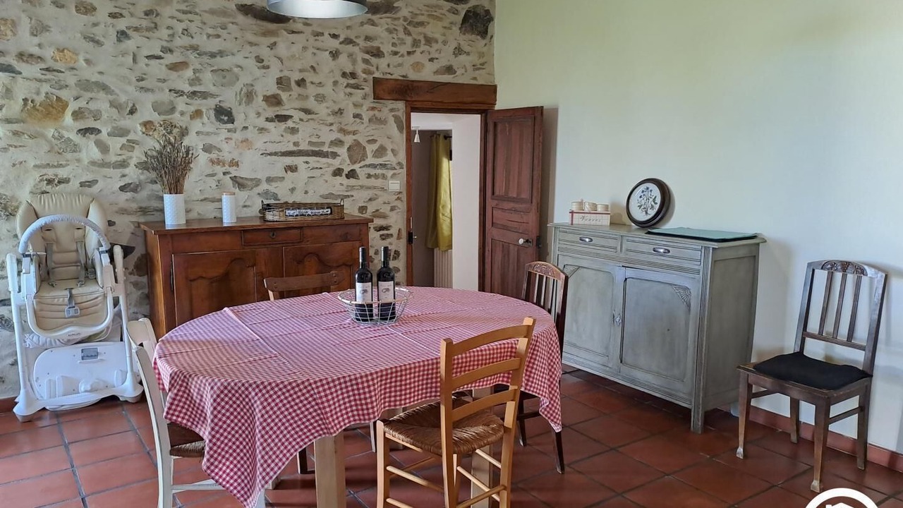 Photo of Others in Burlats