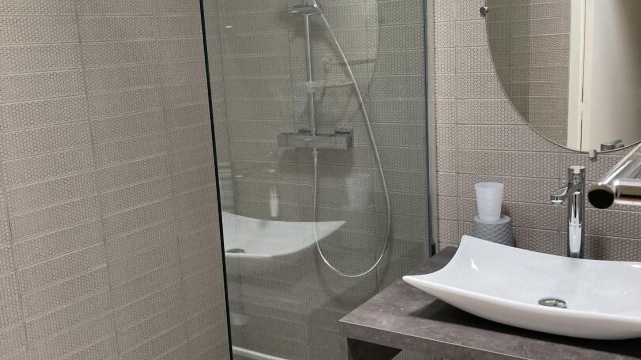 Photo of Bathroom in Saint-Pierre-de-Trivisy