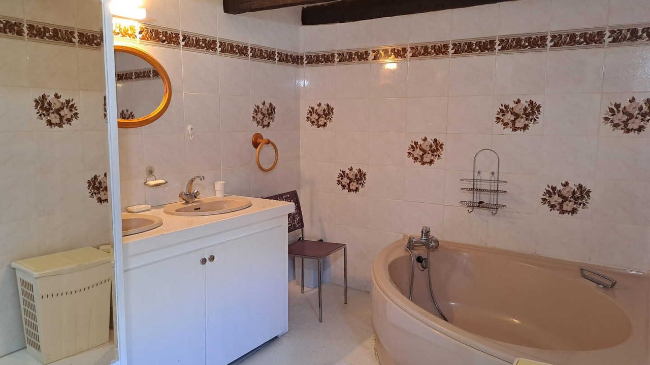 Photo of Bathroom in Martrin