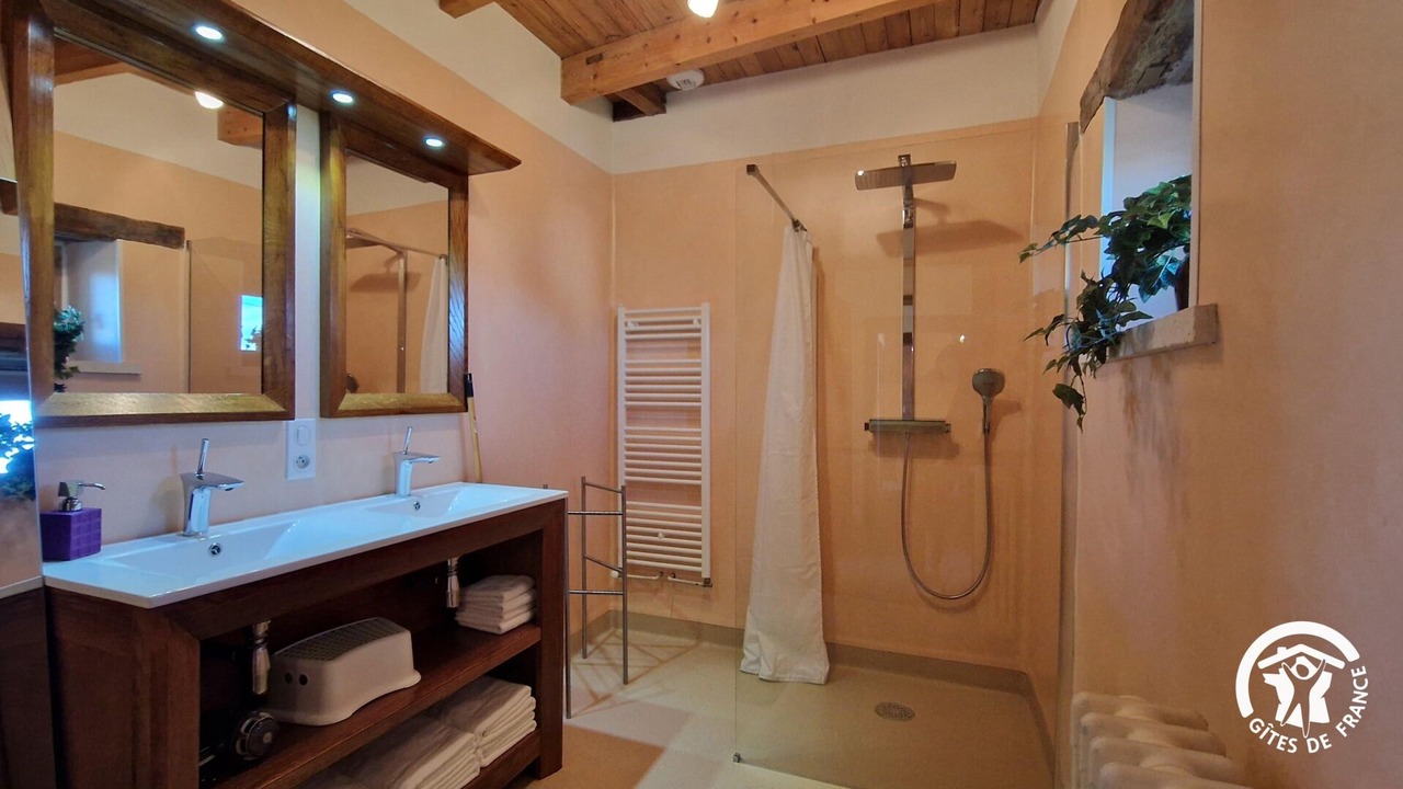 Photo of Bathroom in Livers-Cazelles