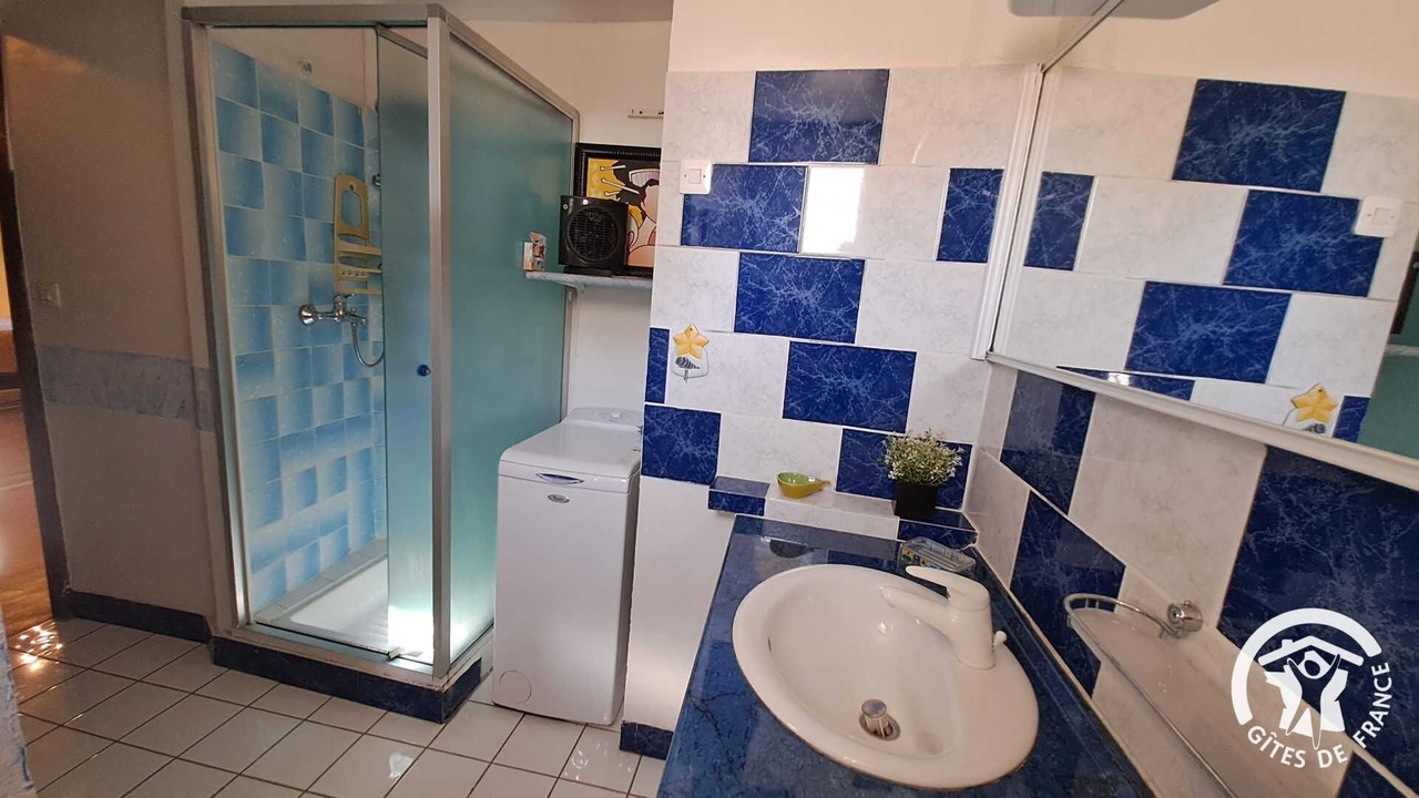 Photo of Bathroom in Saint-Pierre-de-Trivisy