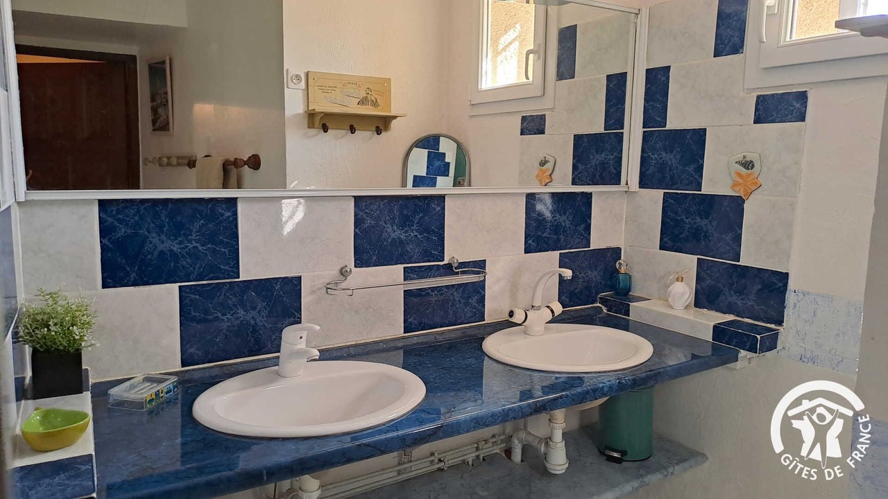 Photo of Bathroom in Saint-Pierre-de-Trivisy