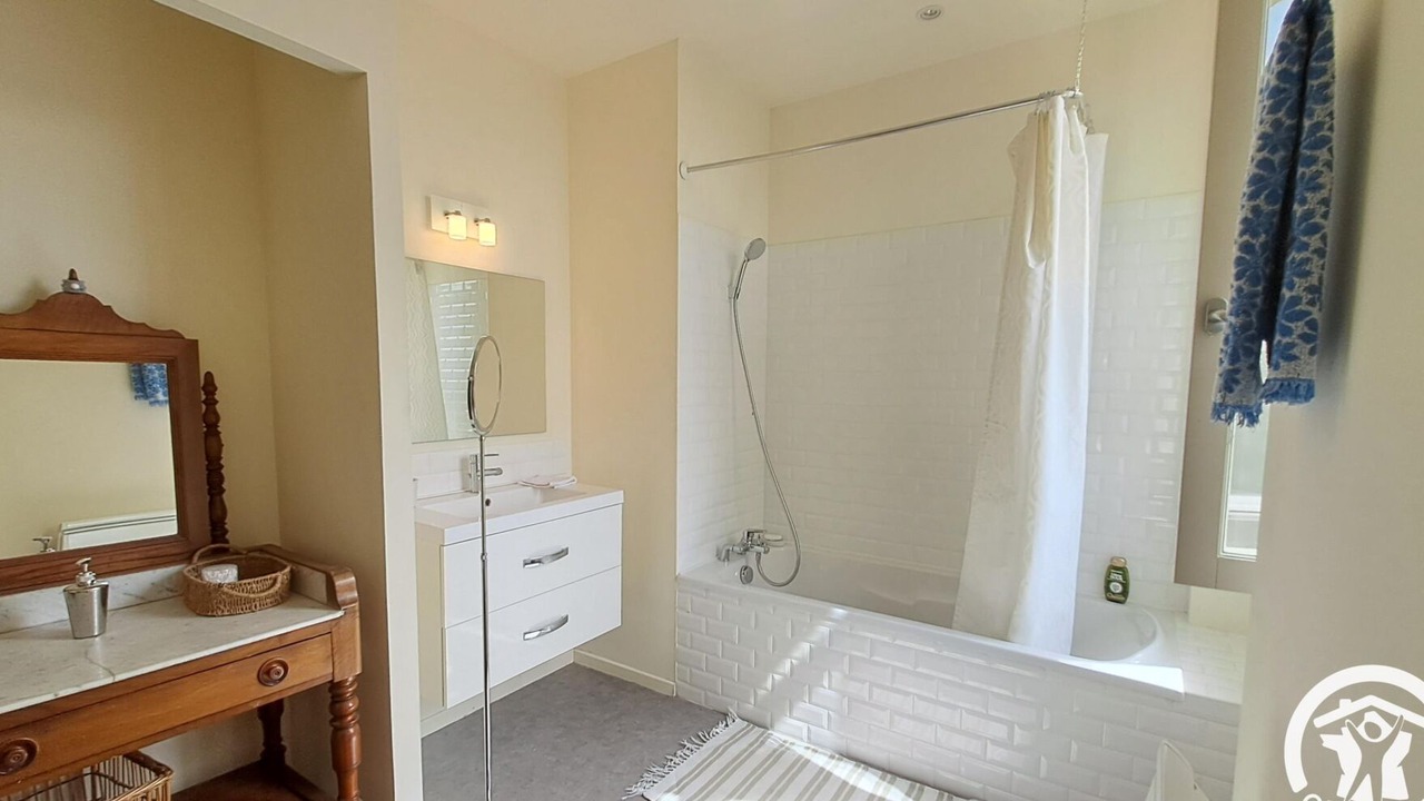 Photo of Bathroom in Castelnau-de-Montmiral
