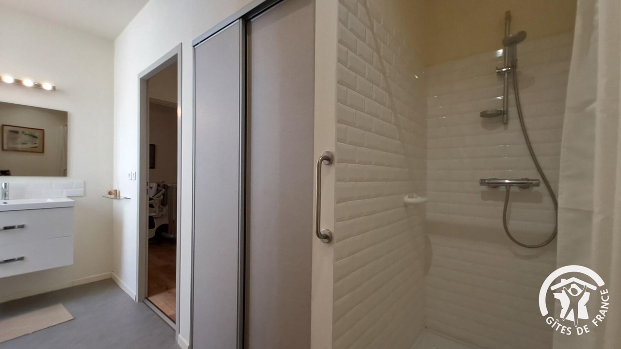 Photo of Bathroom in Castelnau-de-Montmiral