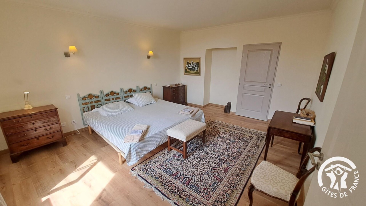 Photo of Bedroom in Castelnau-de-Montmiral