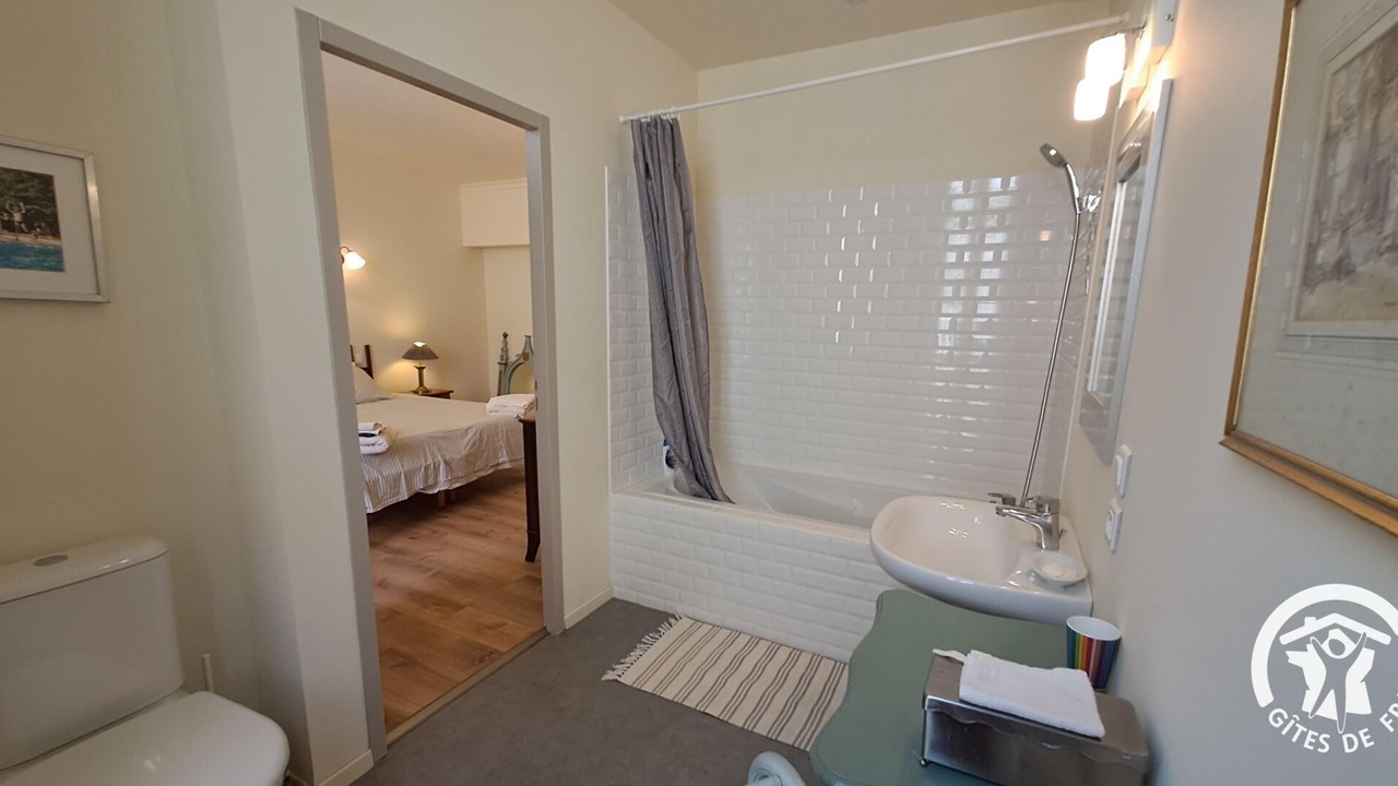 Photo of Bathroom in Castelnau-de-Montmiral