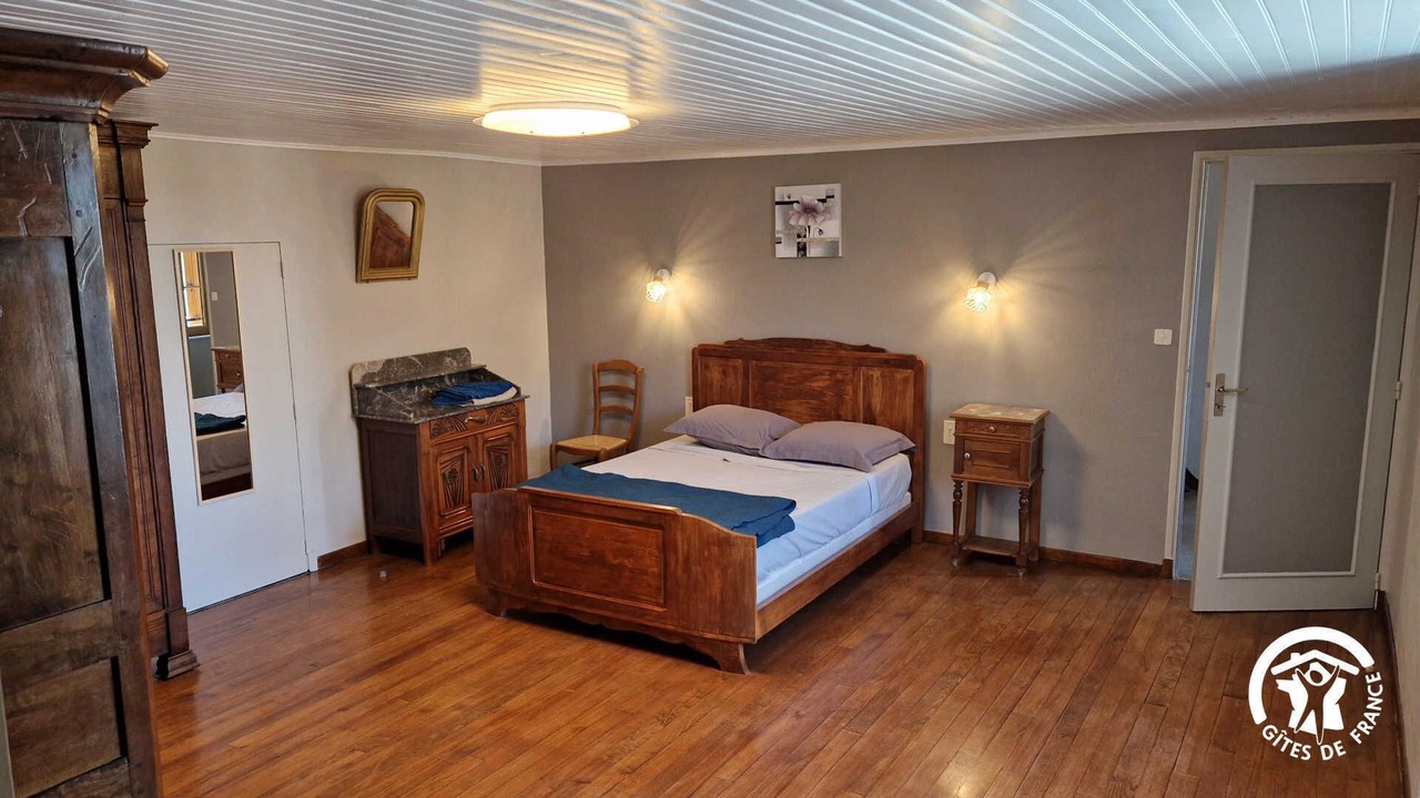 Photo of Bedroom in Assac