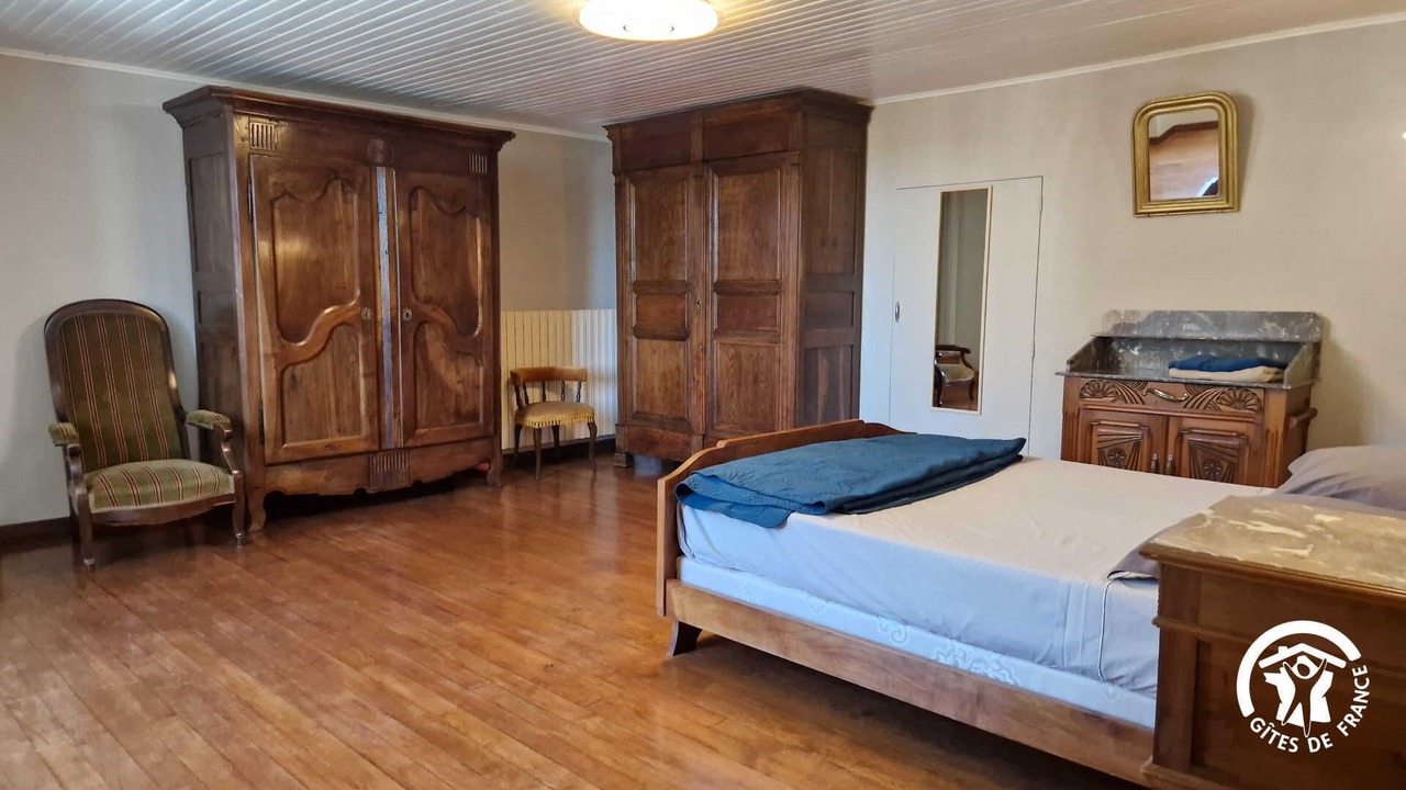 Photo of Bedroom in Assac
