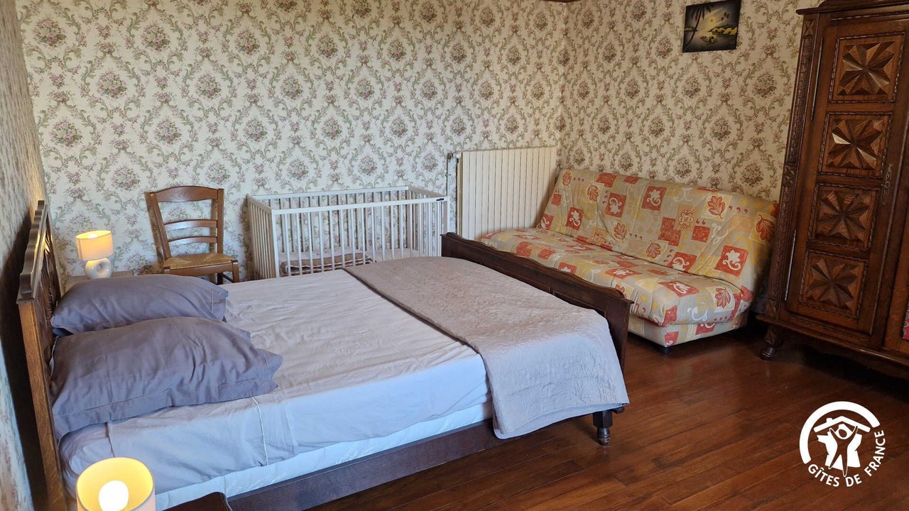 Photo of Bedroom in Assac