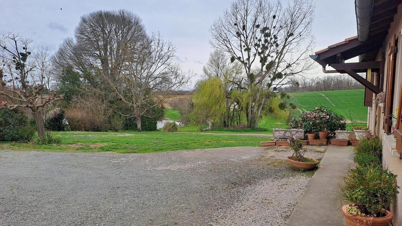 Photo of Outdoor in Parisot