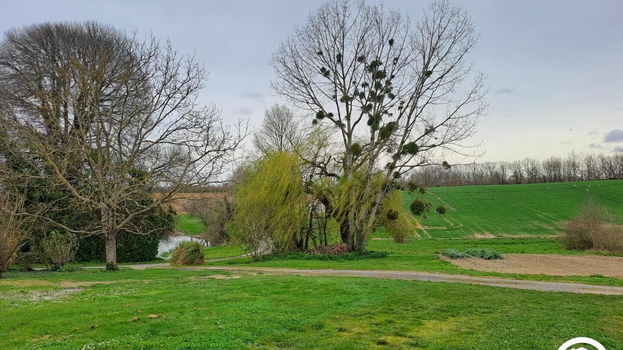 Photo of Others in Parisot
