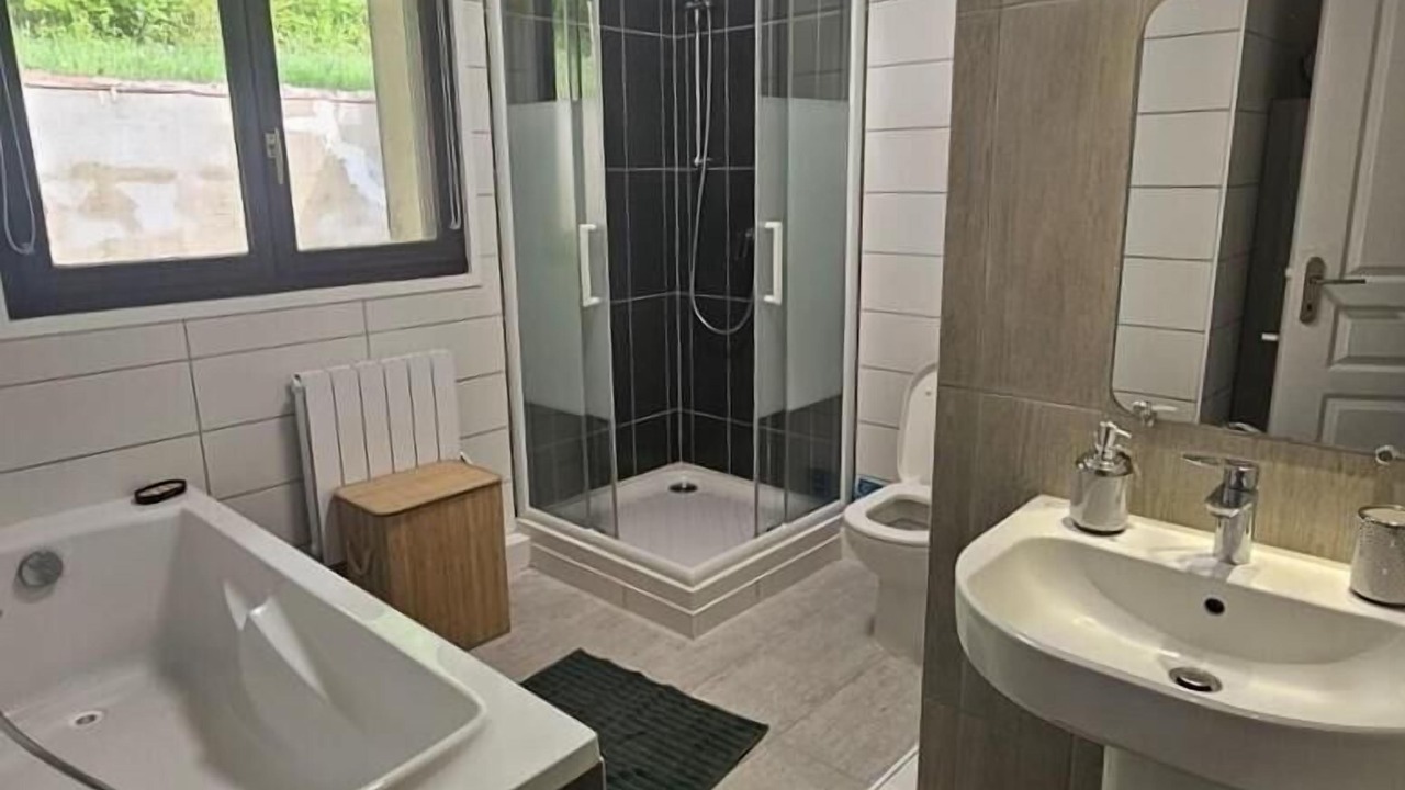 Photo of Bathroom in Saint-Martin-Laguepie