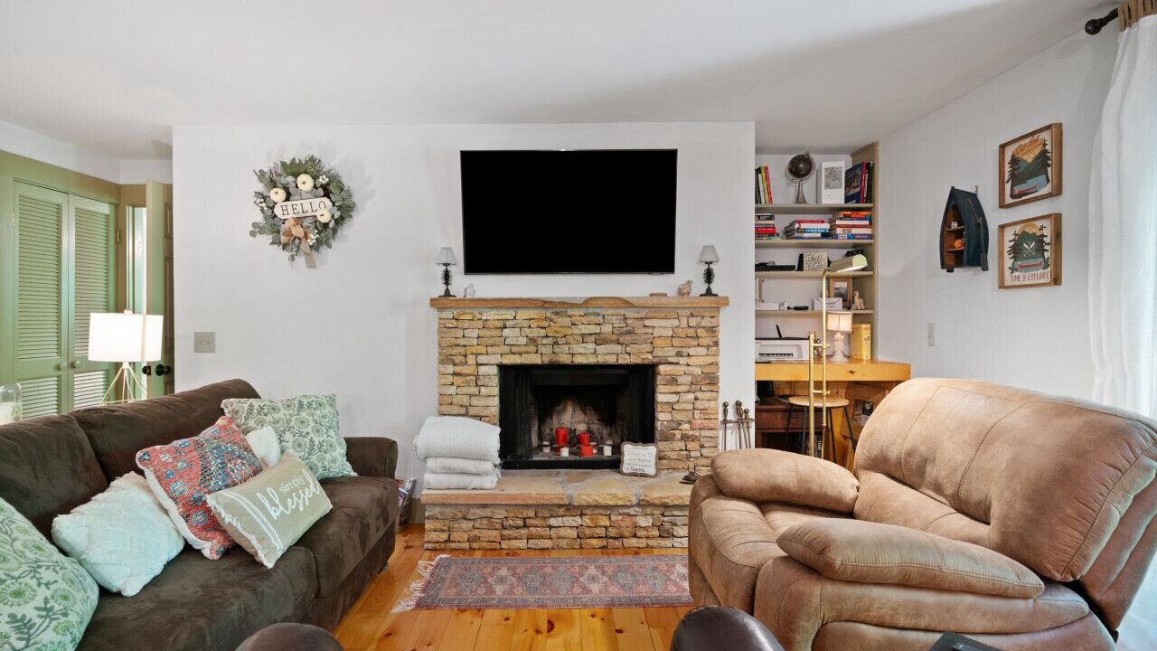 Photo of Livingroom in Big Canoe