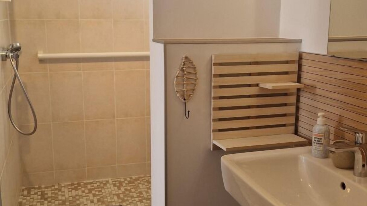 Photo of Bathroom in Labastide-de-Levis