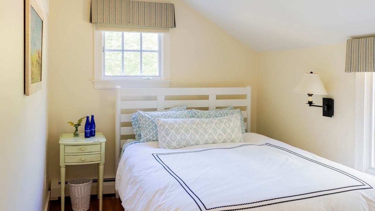 Photo of Bedroom in Saunderstown