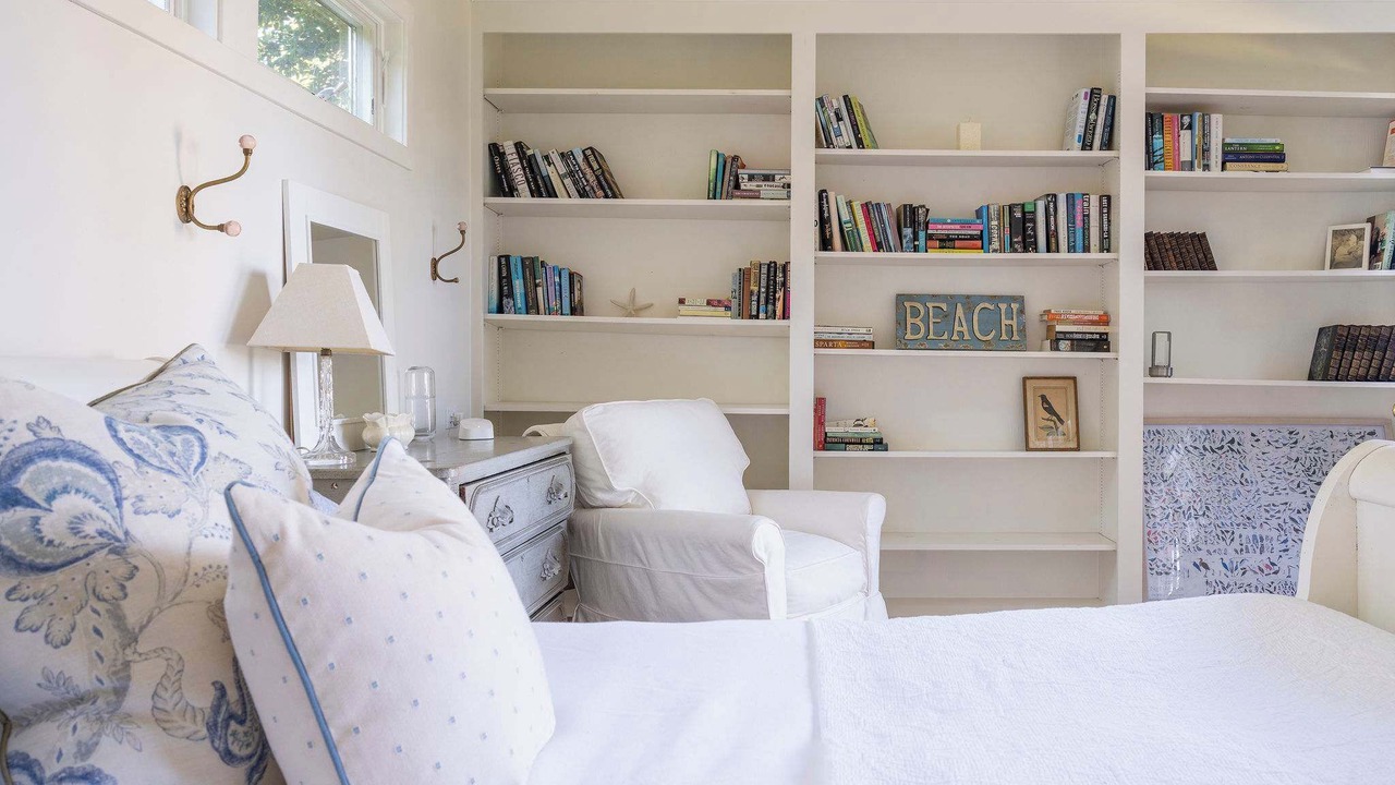 Photo of Bedroom in Saunderstown