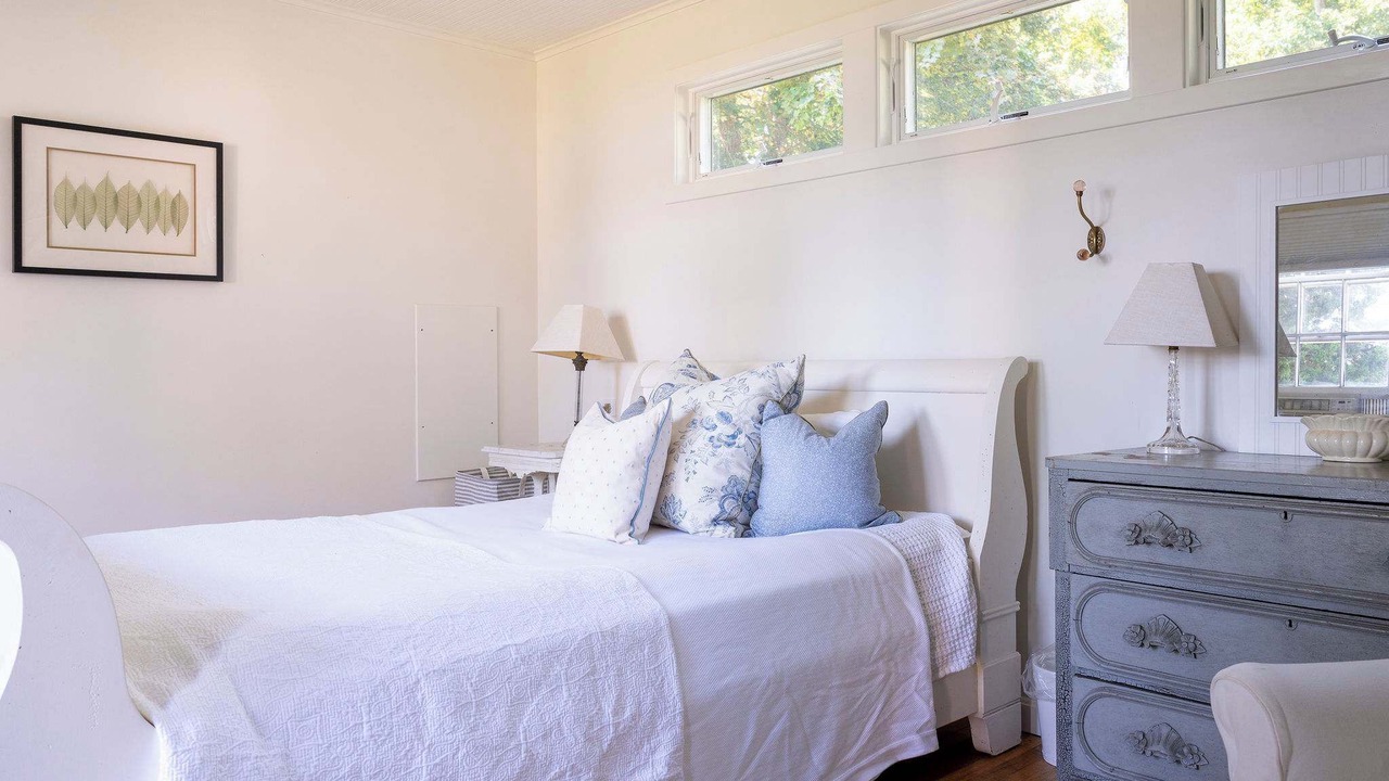 Photo of Bedroom in Saunderstown