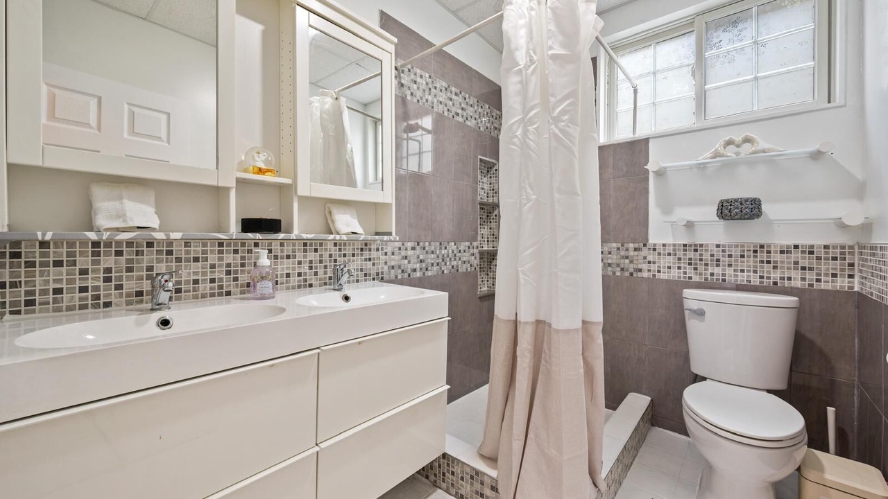 Photo of Bathroom in Elizabeth