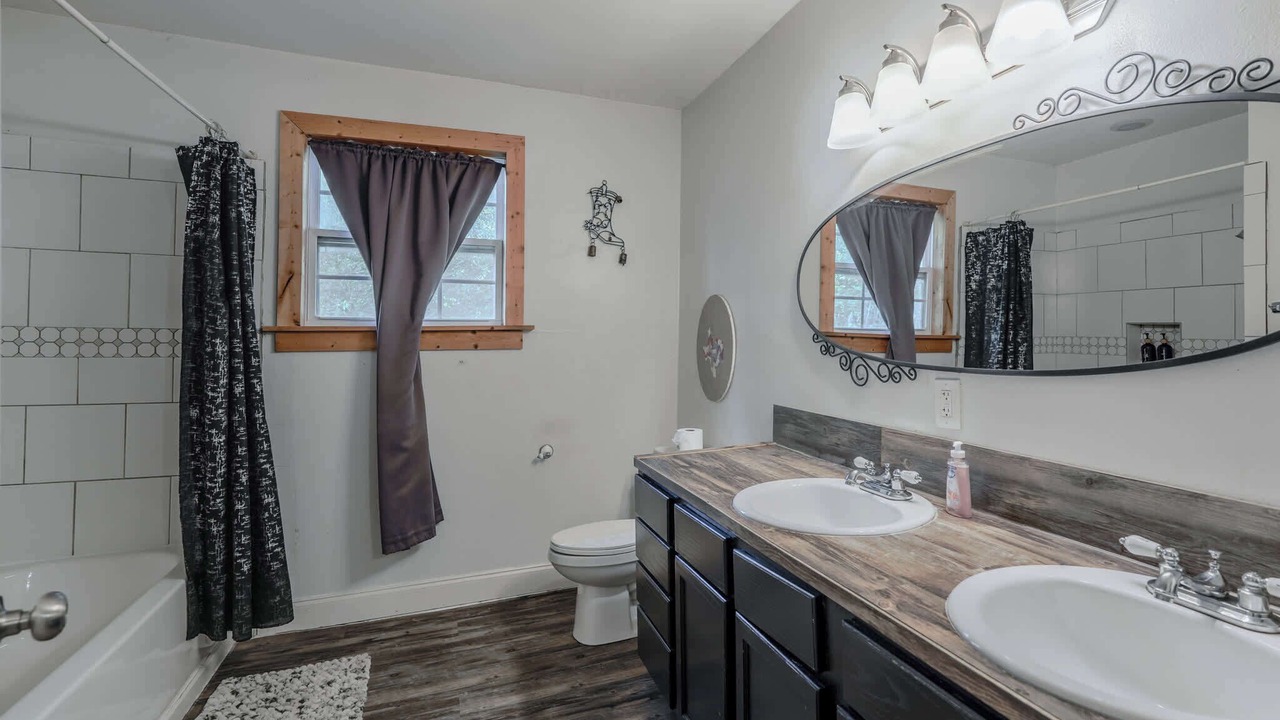Photo of Bathroom in Central Southwest