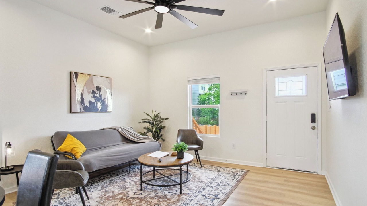 Photo of Livingroom in Near East Side