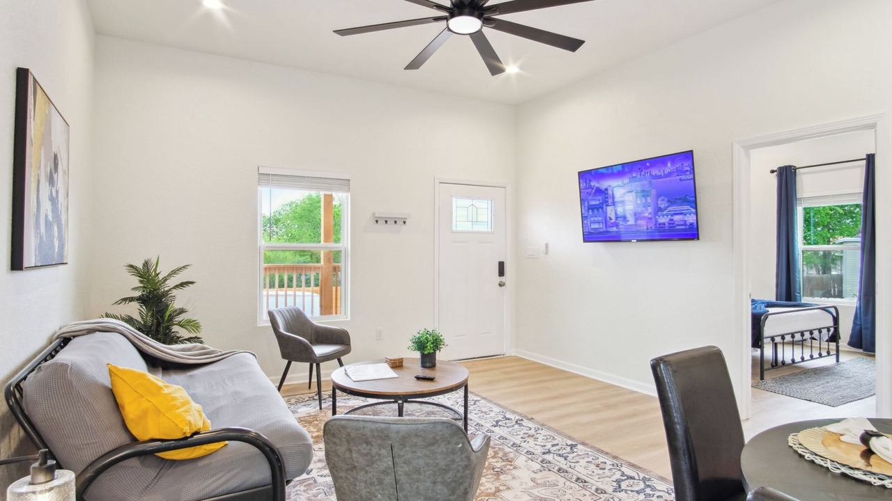 Photo of Livingroom in Near East Side