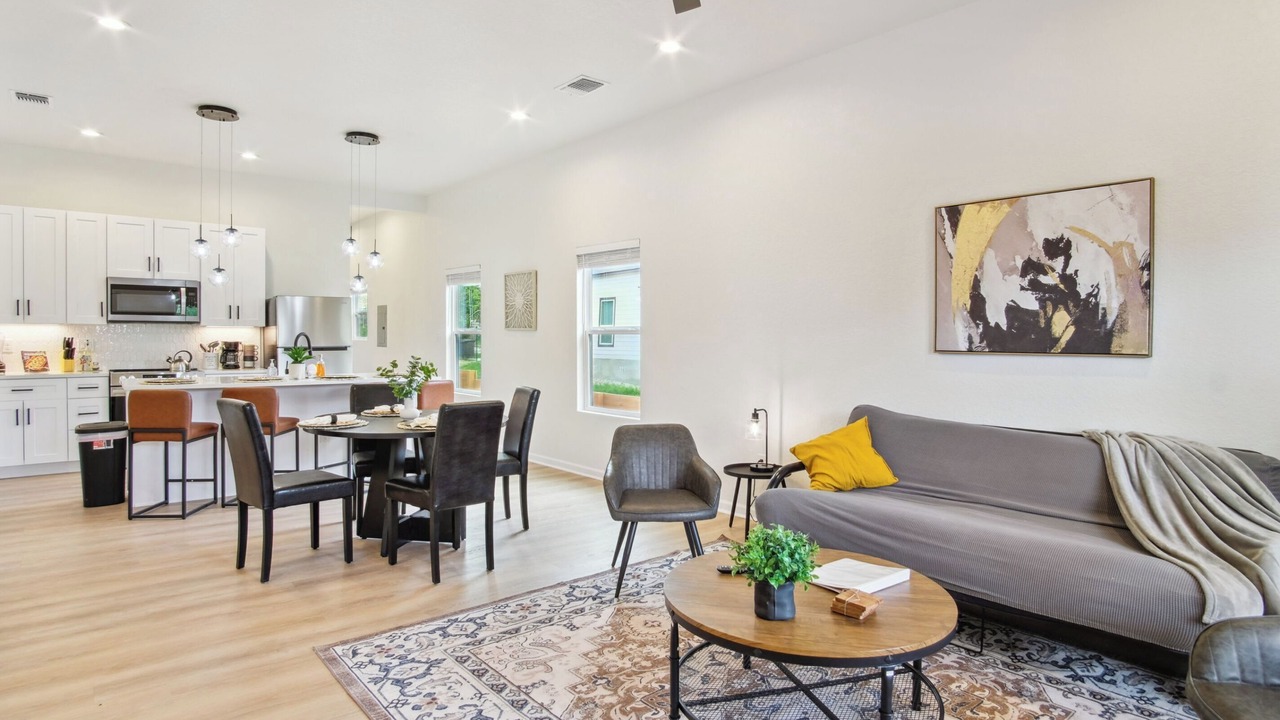 Photo of Livingroom in Near East Side