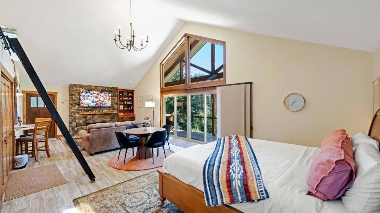 Photo of Bedroom in Saunders Lake