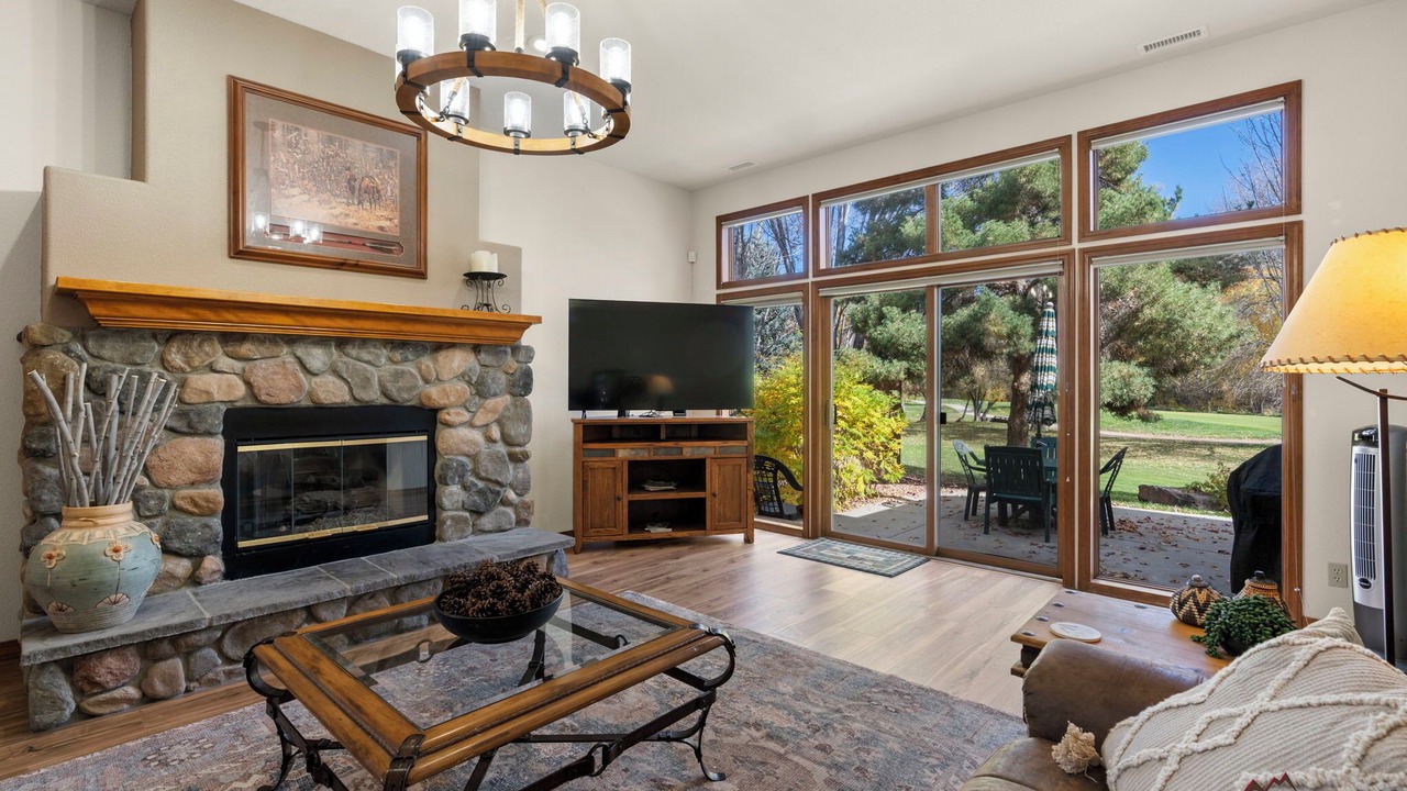 Photo of Livingroom in Dalton Ranch