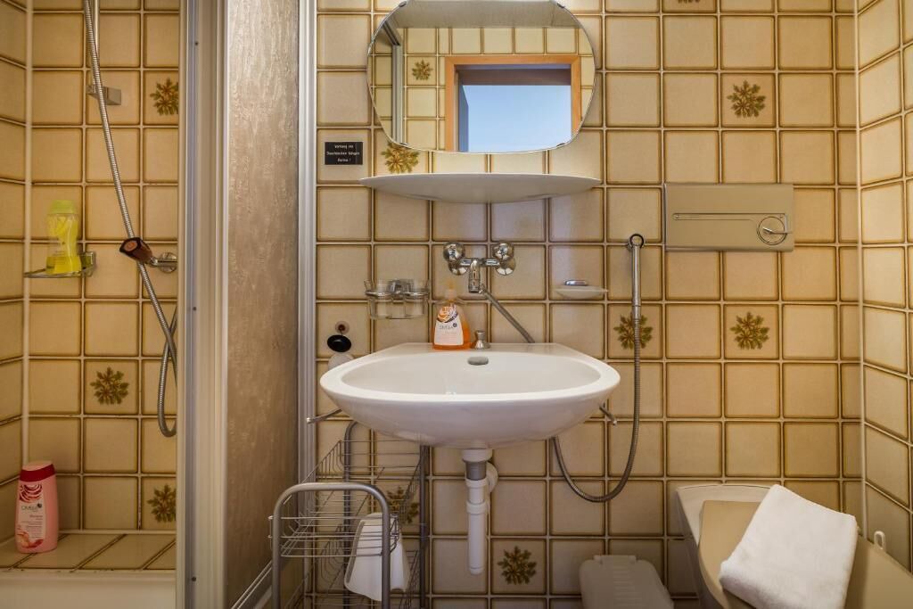 Photo of Bathroom in Sundlauenen